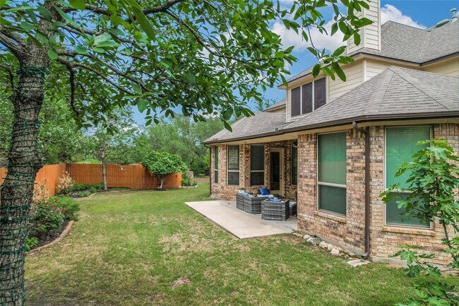 Building Photo - 223 Lake Como Dr