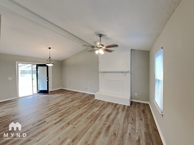 Building Photo - 6202 Blue Jay Ln