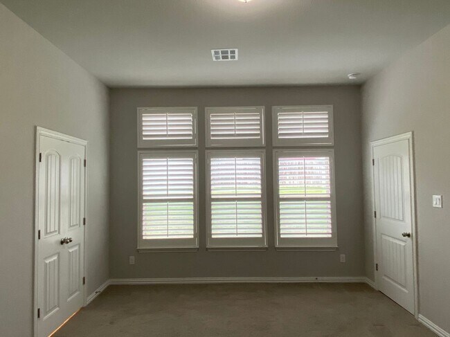 Building Photo - 535 Merlin Ln