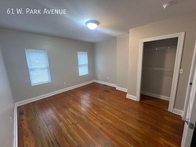 Building Photo - 61 W Park Ave