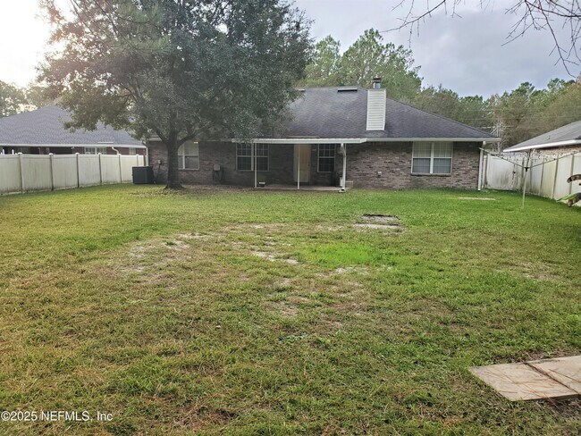 Building Photo - 2149 Pine Tree Ln