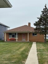 Building Photo - 5221 Pointe Tremble Rd