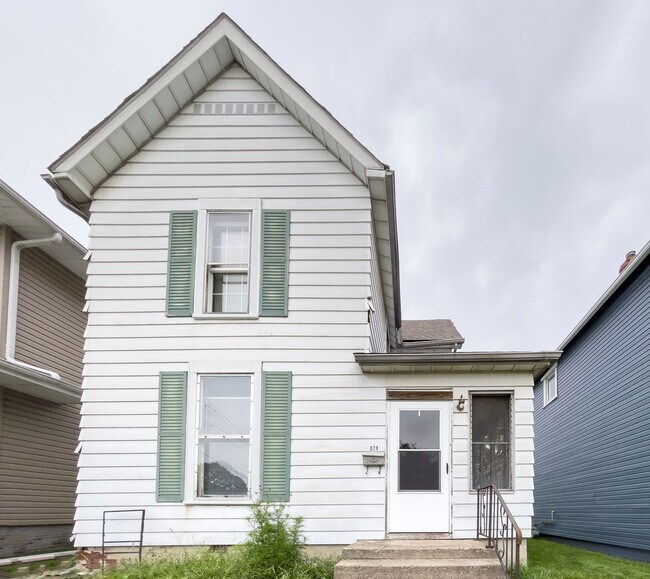 Building Photo - 824 W Beechwood Ave