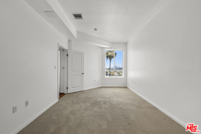 Building Photo - 3750 Santa Rosalia Dr