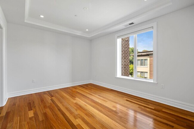 Building Photo - 250 Henley Pl