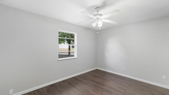 Building Photo - 200 Valley Acres Dr