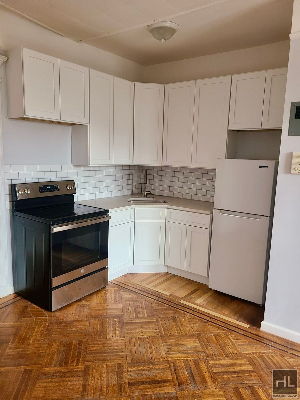 Building Photo - 4BR 1BA Plus Size Rent Stabilized Pre War Corner Unit in Ditmas Park