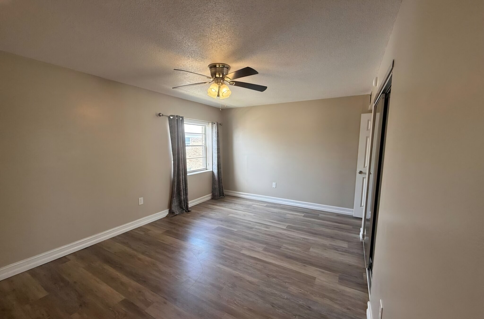 Building Photo - 190 E Olmstead Dr