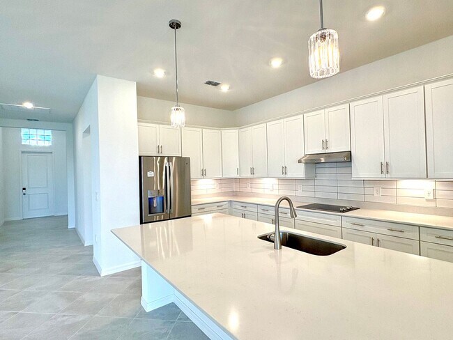 Building Photo - Brand New Luxury Rental in Wellen Park – Never Lived In!