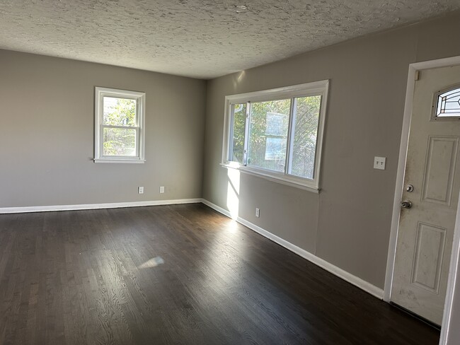 Building Photo - 3821 E 58th St