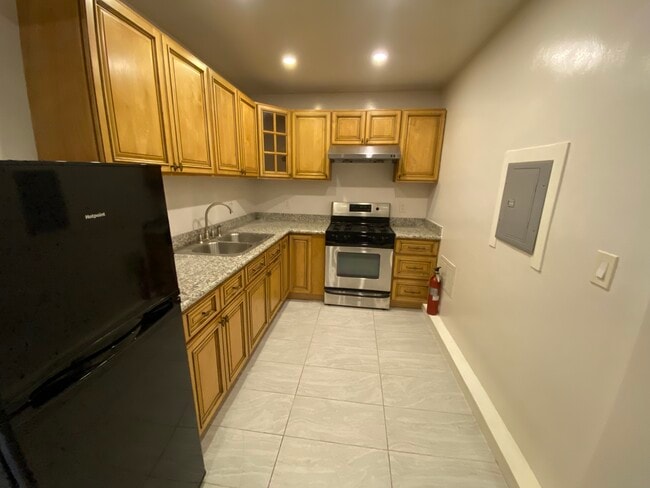 Building Photo - 4673 Redding St