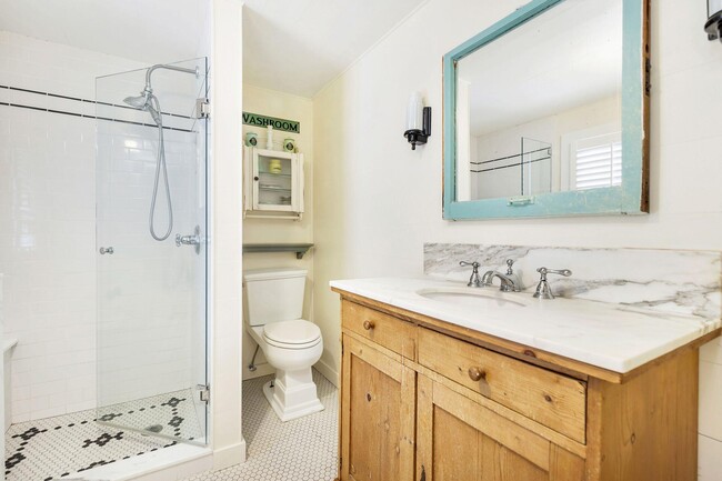 Building Photo - 710 Claremore Dr