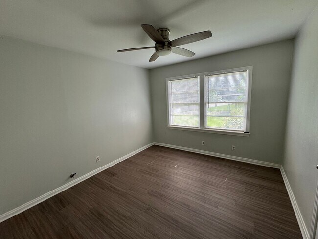 Building Photo - Updated Central Waco Home