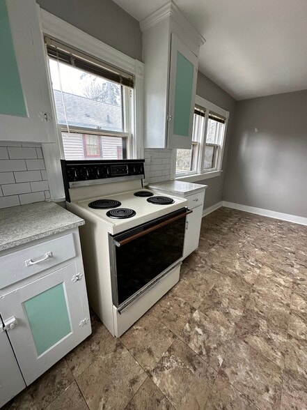 Kitchen 3 - 829 Miller Ave