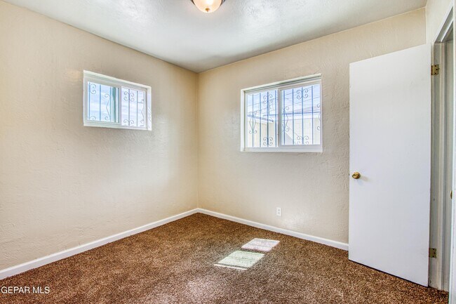 Building Photo - 1611 N Kansas St