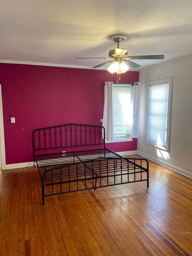 Building Photo - North Hyde Park Three Bedroom Bungalow in Plant High School District