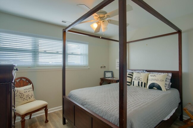 Building Photo - FURNISHED OFF-SEASON MONTHLY RENTAL-STARTI...