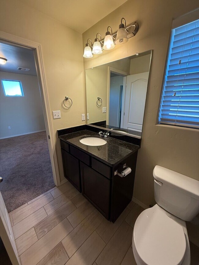 Building Photo - Charming 3BD/2.5BA with Garage in Legends West - Available Now!