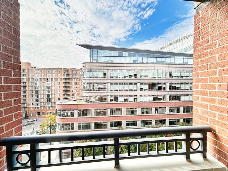 Building Photo - 1021 N Garfield St