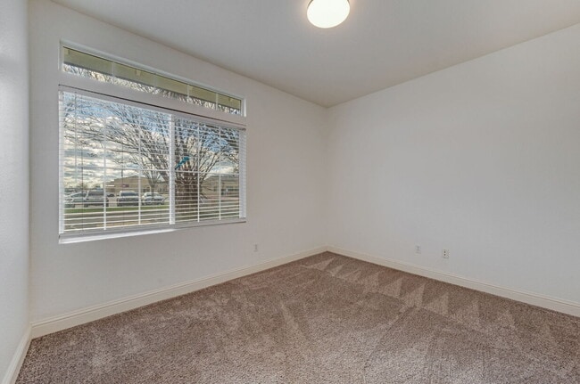 Building Photo - Cozy 3-Bed Sanctuary with 2 Full Baths in Sacramento’s Serene Prairie Dunes