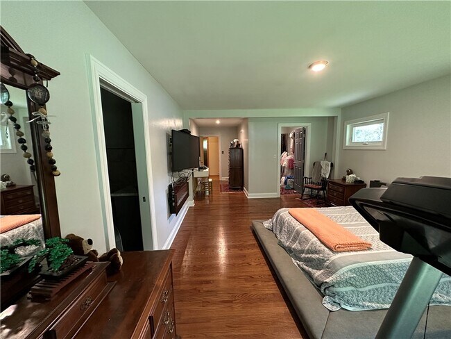 Building Photo - 6840 Haskell Dr