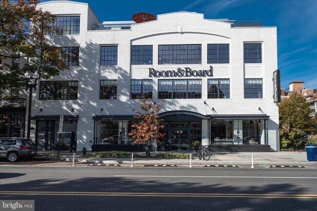 Building Photo - Logan Circle Beauty with PARKING