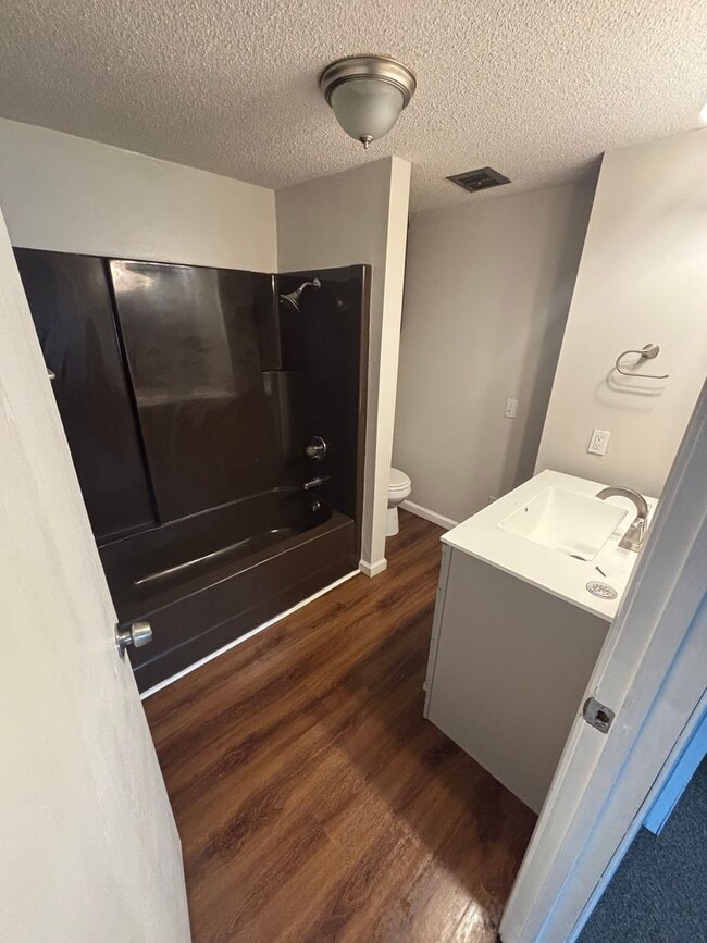 Building Photo - Cozy 3bd/2bth