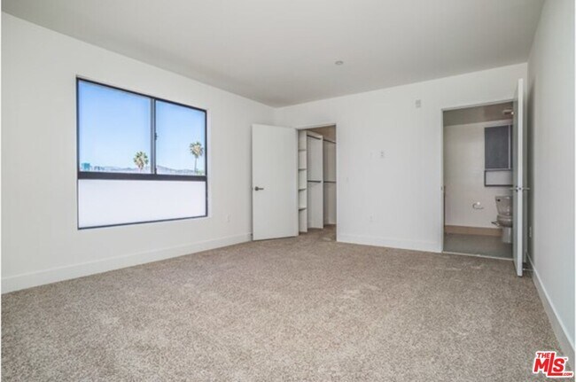 Building Photo - 6217 Waring Ave