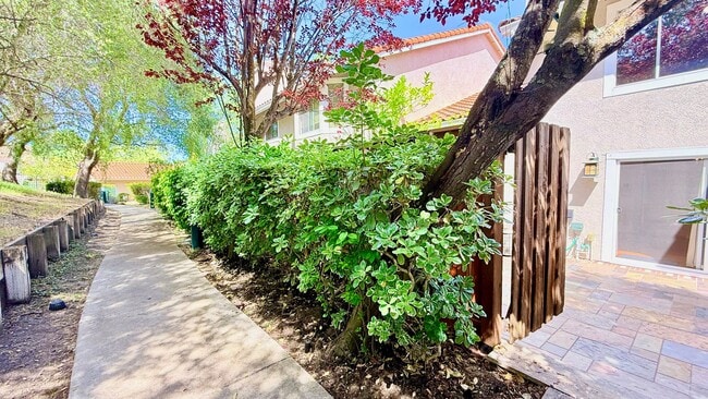 Building Photo - Charming and Move-in Ready 3BD/2.5BA, Two-Story Townhouse in Miravilla at Gale Ranch, San Ramon- ...