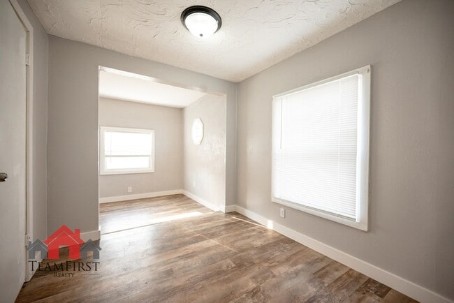 Building Photo - 505 Racine St