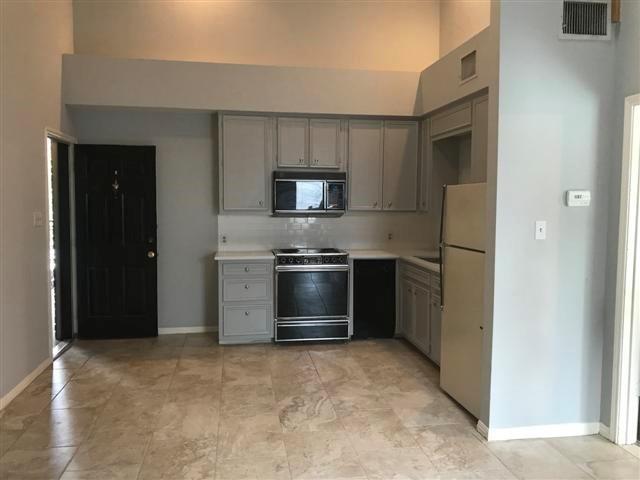 Building Photo - 502 W 17th St