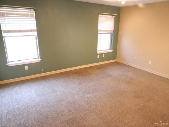 Building Photo - 33 27th
