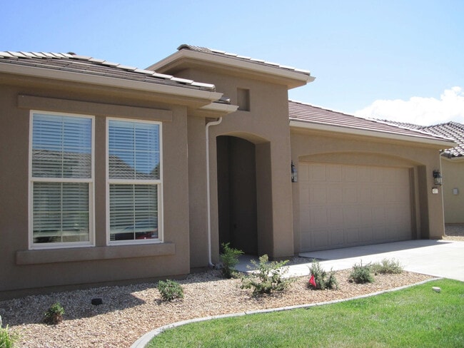 Building Photo - 4571 High Park Dr