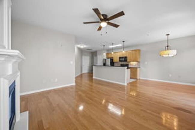 Building Photo - Charming 2 Bed + Office Condo in the Heart...