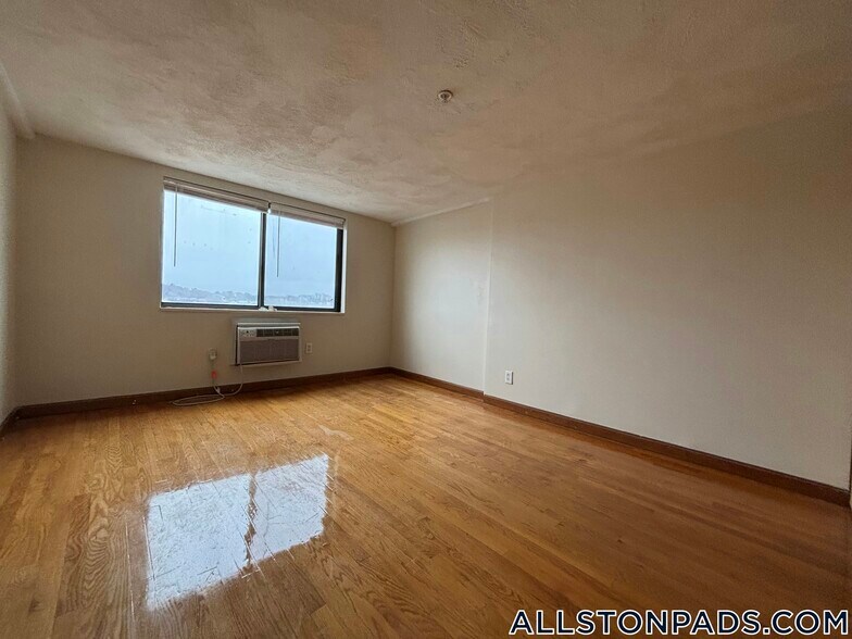 Building Photo - 1110 Commonwealth Ave