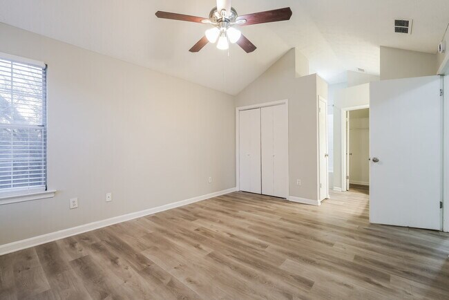 Building Photo - 2812 Country Farms Ct