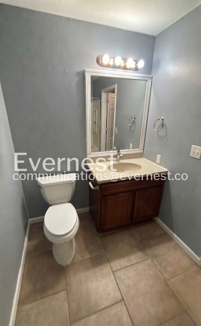 Building Photo - 2167 Edmund Ave