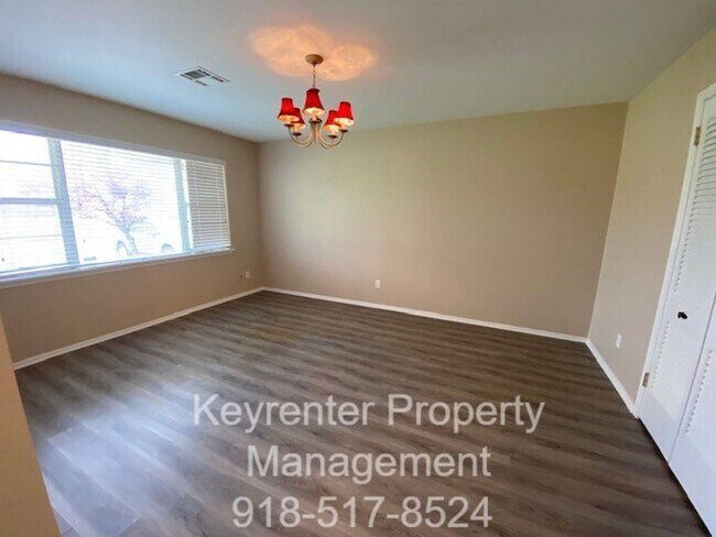 Building Photo - 3 Bed | 2 Full Bath | 31st & Memorial