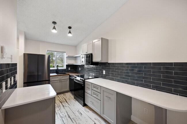 Building Photo - 5214 Stacy St