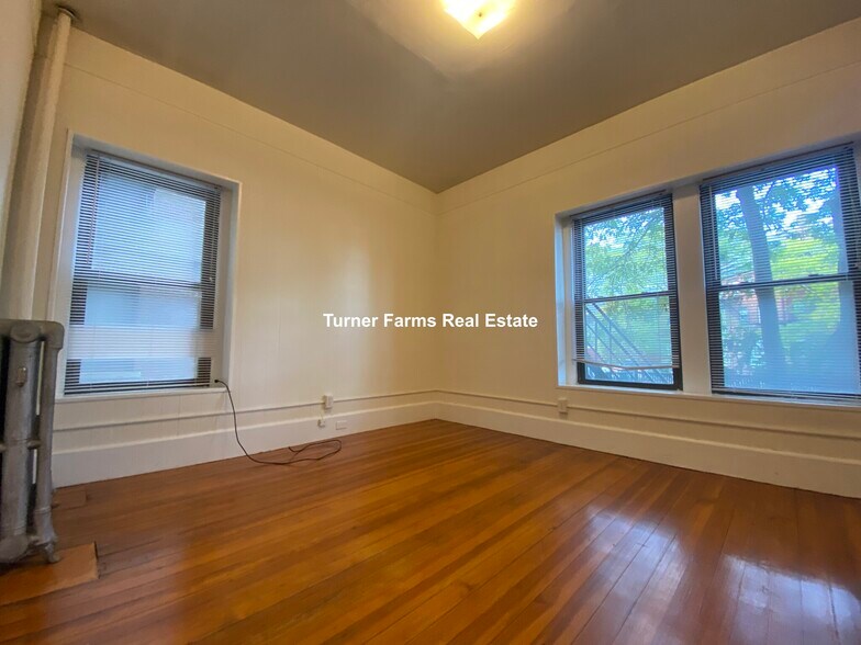Building Photo - 1382A Beacon St