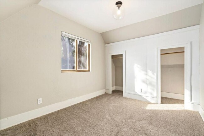 Building Photo - 1403 8th St