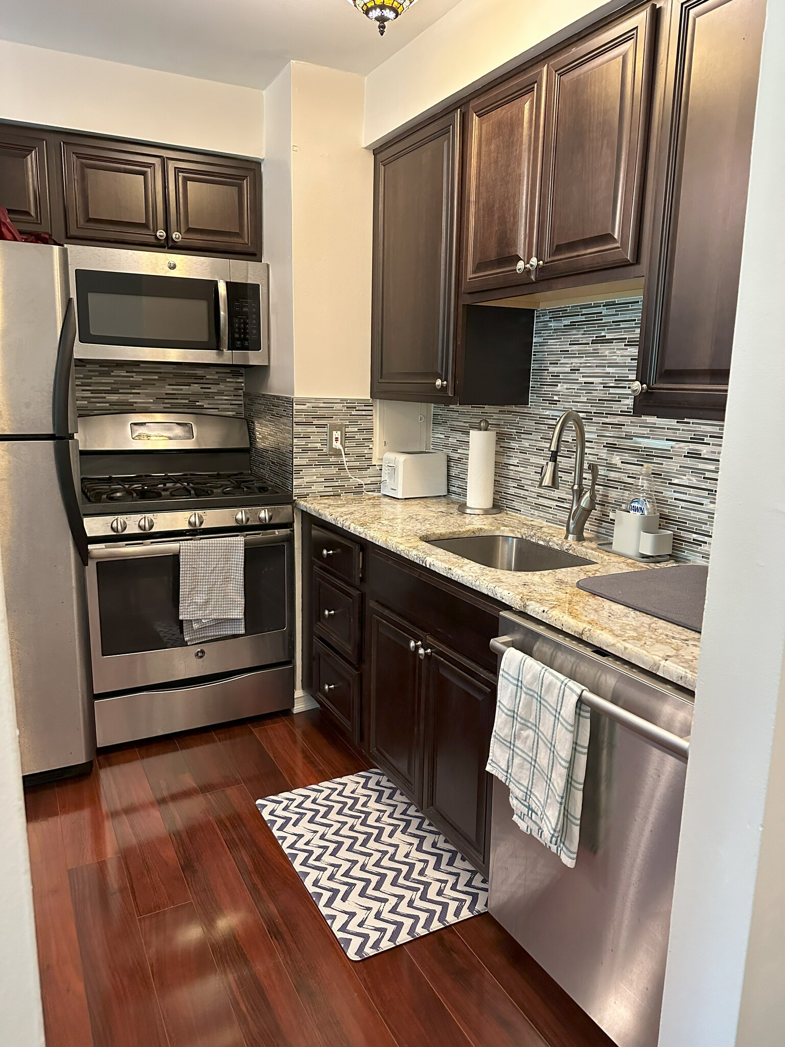 Building Photo - 1217 Island Dr