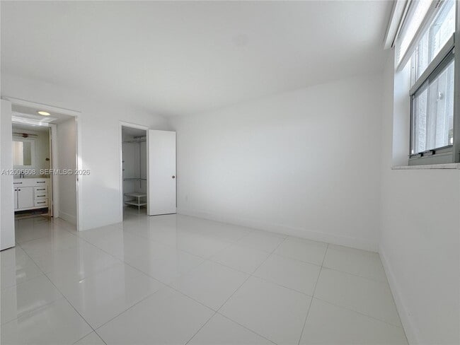 Building Photo - 210 Seaview Dr