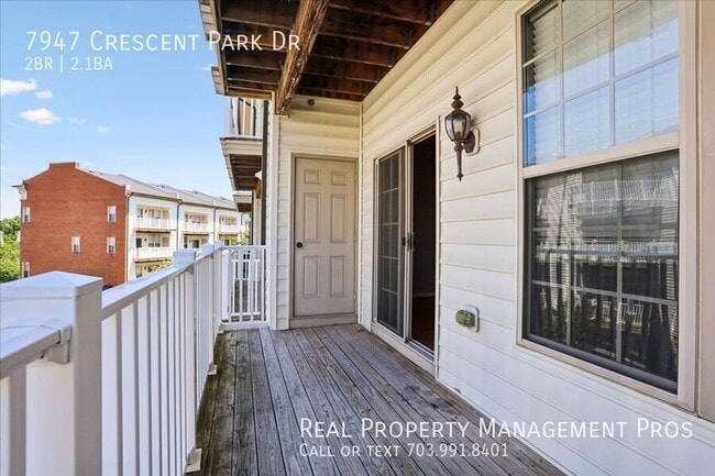 Building Photo - 7947 Crescent Park Dr
