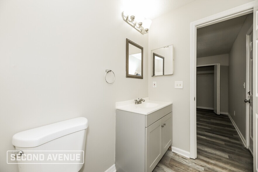 Building Photo - 1920 Mc Millan St