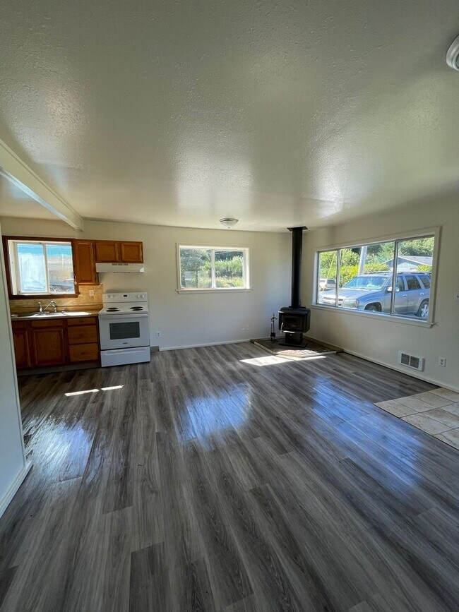 Building Photo - 2148