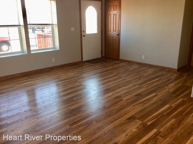 Building Photo - 3 br, 2 bath House - 622 5th Ave SE