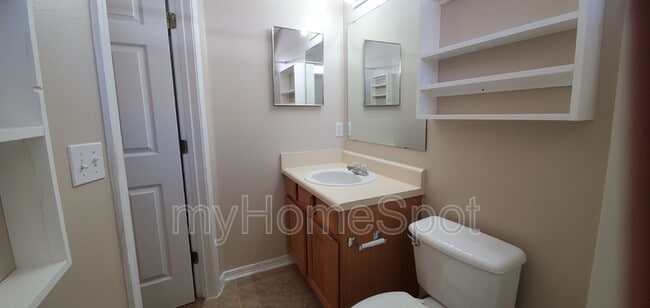 Building Photo - 2520 Trailwood Dr