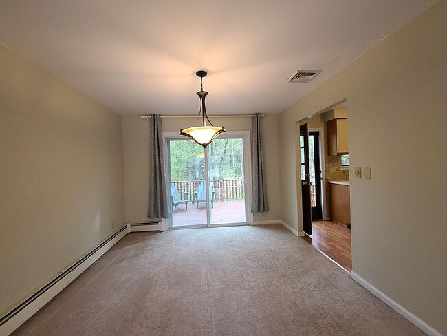 Building Photo - 15 Hoskins Rd