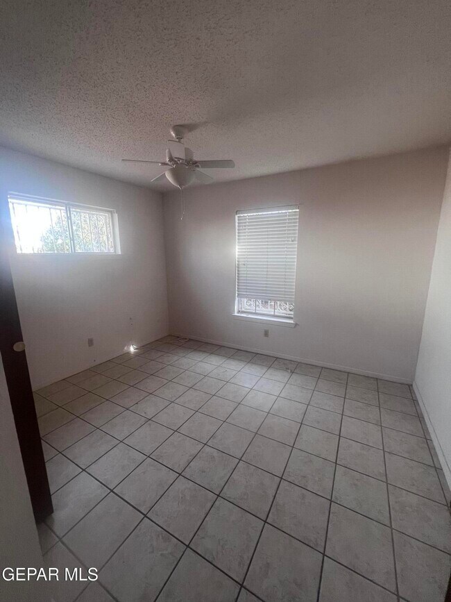 Building Photo - 5017 McCormick Ln